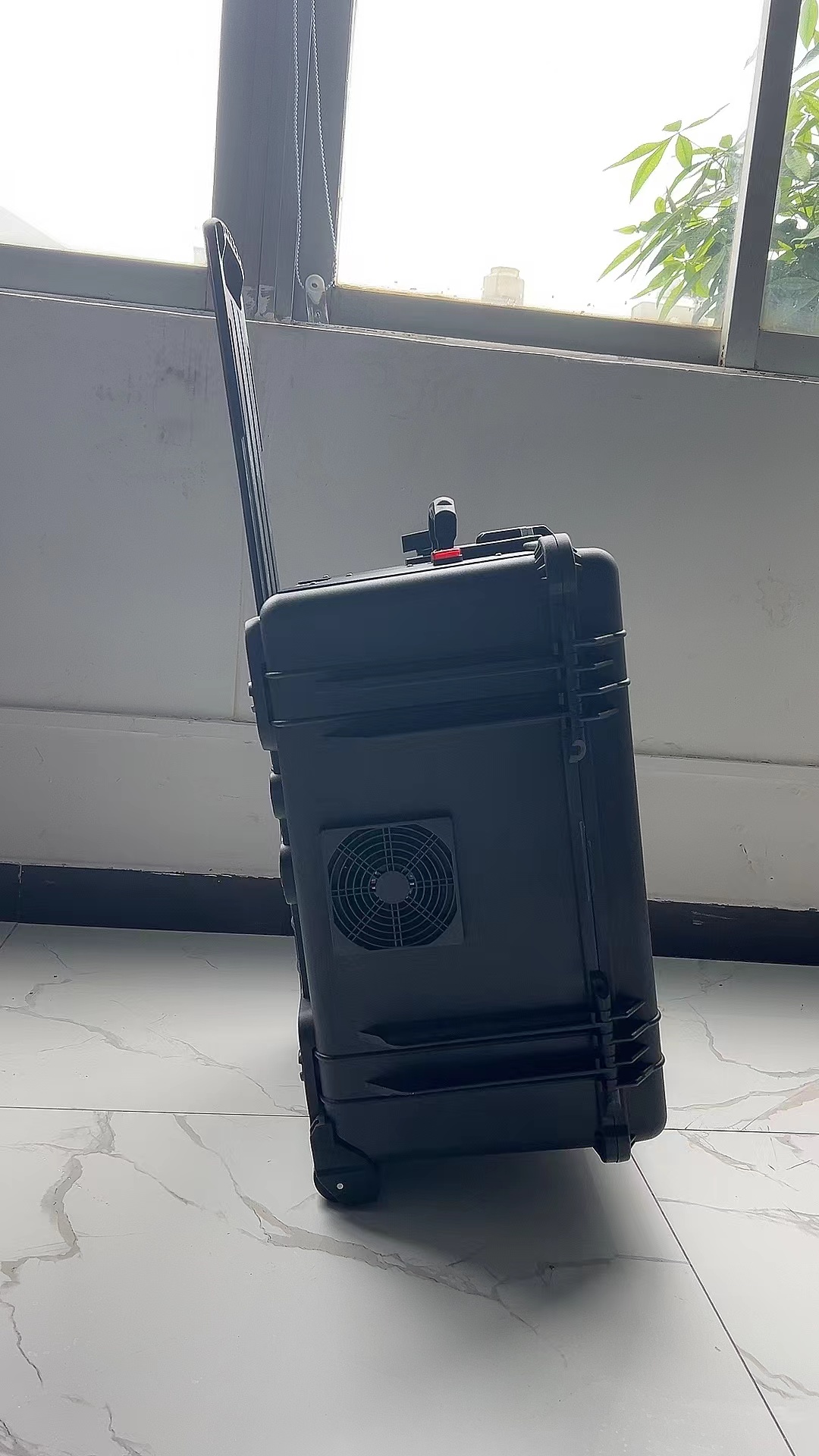 互助手拉箱型移动通信干扰器